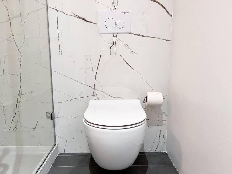 New Beautiful Modern One Bedroom Apt In Brooklyn At Rem-Casa New York Ngoại thất bức ảnh